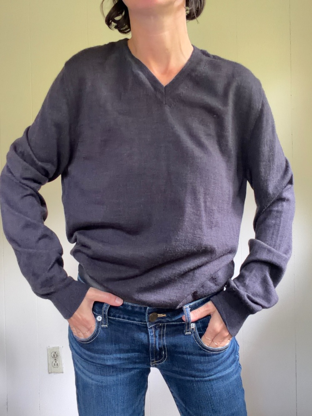 100% merino wool v neck sweater jumper aubergine classic minimalist